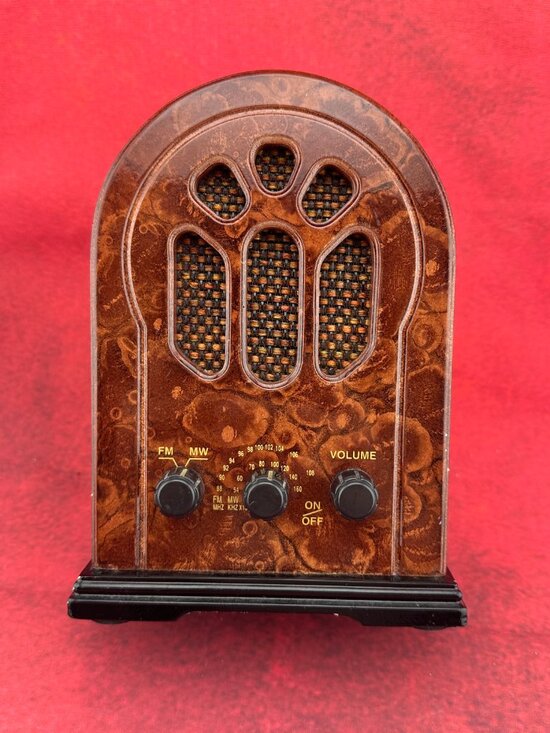 STEEPLETONE Other - STEEPLETONE NOVELTY TRANSISTOR TABLETOP RADIO CATEDRAL STYLE MODEL: NR-325